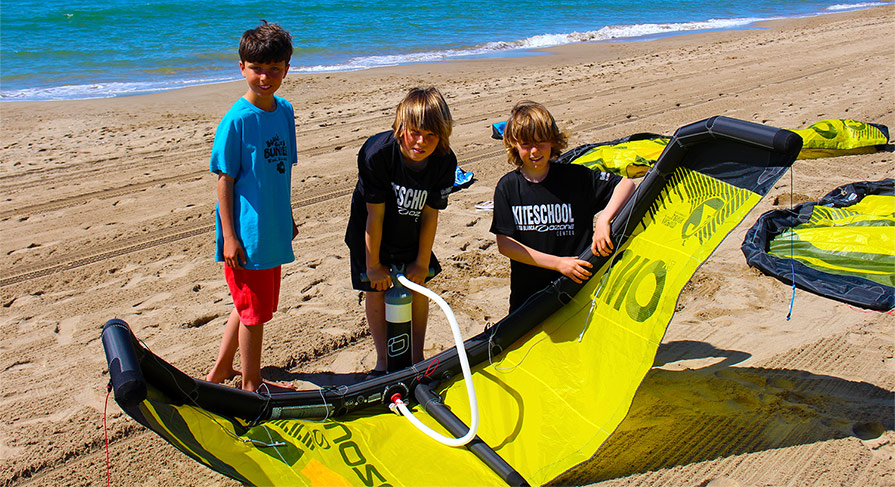 Ozone Uno Kitesurf Trainer Kite V2 in Kite School