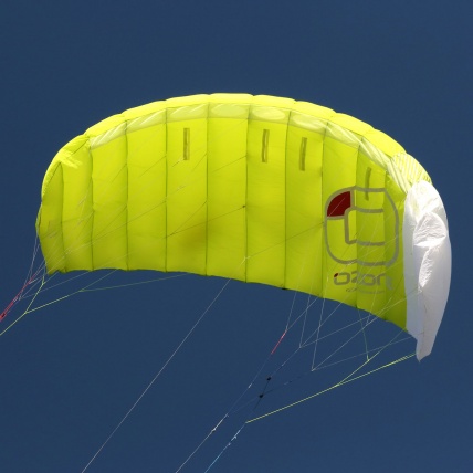 Ozone Access 2015 8m Kite flying