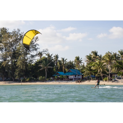 Ozone Catalyst V1 Kitesurfing Kite in Yellow in use