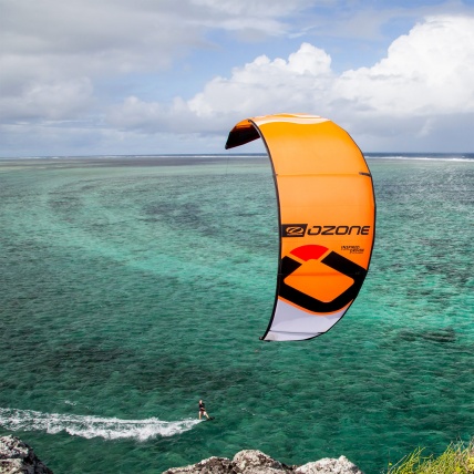 Ozone Zephyr V5 Lightwind Kitesurf Package kite