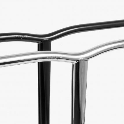 Tilt Hybrid Bar Close Up