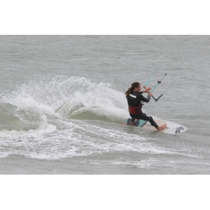 Liquid Force Wow V3 Strapless Kitesurf Surf Package Brunotti Boomer Strapless kiteboard in action