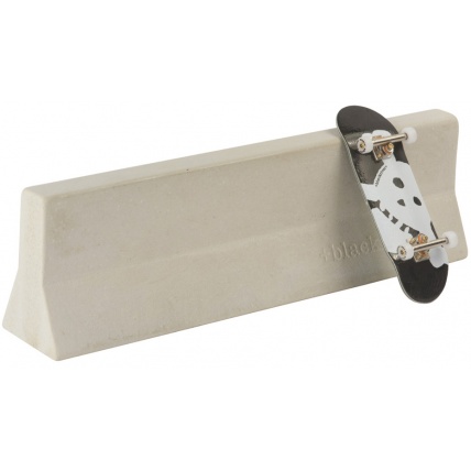 Blackriver Jersey Barrier Concrete Fingerboard Feature