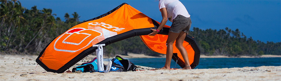 ozone uno kitesurf inflatable trainer kite launching on the beach